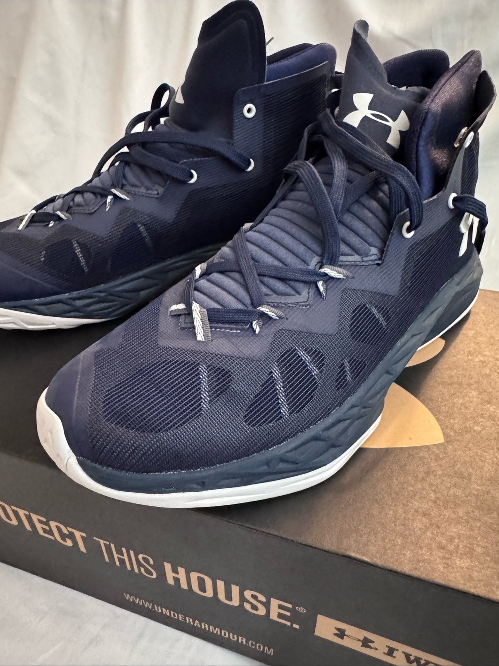 NEW Under Armour Men’s Navy Athletic High-Top Basketball Shoes size 11